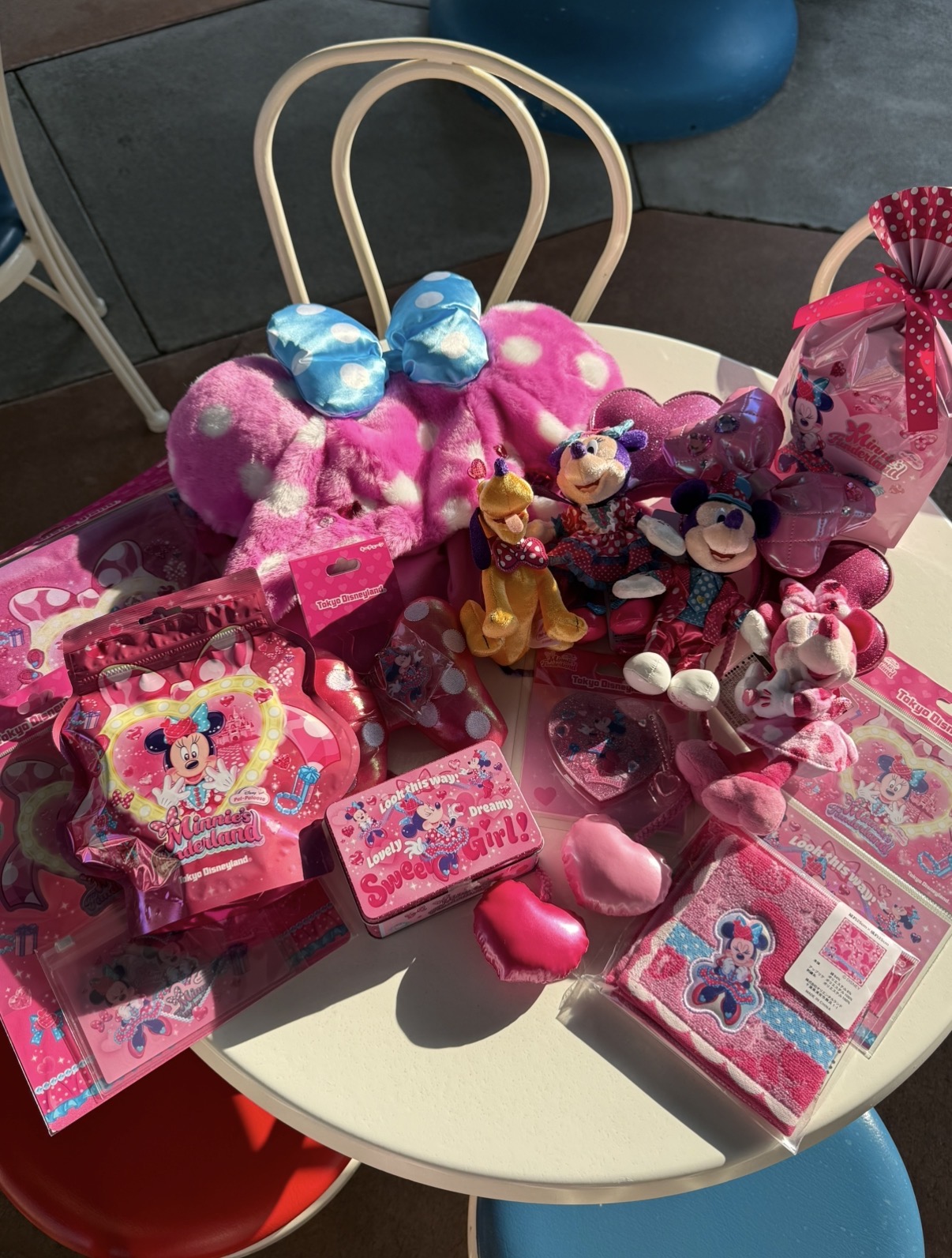 持つだけで世界観完成♡ミニーのファンダーランド最新グッズ