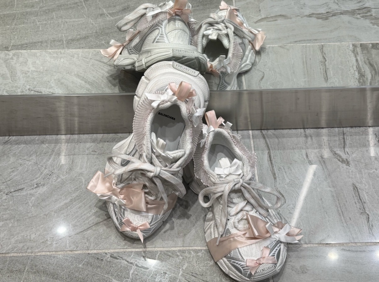 足元から主役級♡ ピンクの Balenciaga 3XL Lace Sneaker をお迎え
