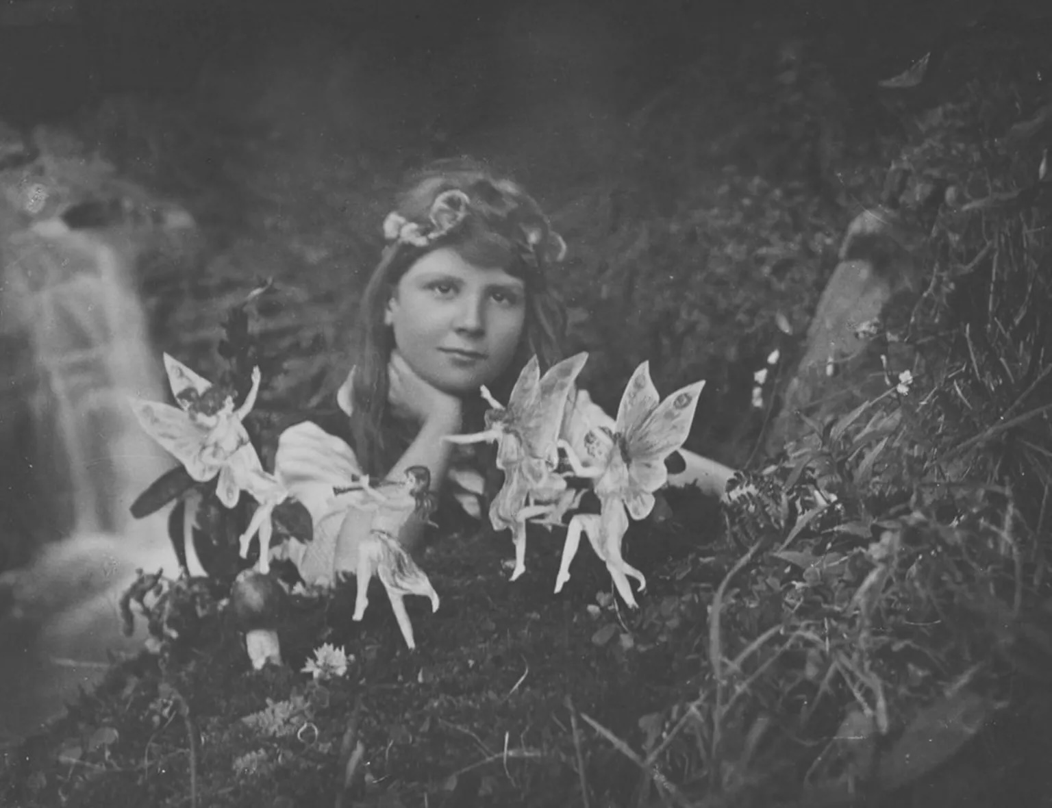 The Cottingley Fairies:ちの庭の奥に妖精たちがいるよ！