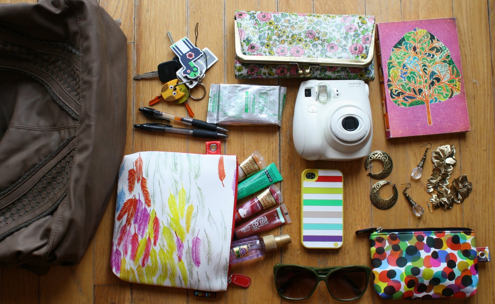 What’s in My BAG?! りさのバッグの中身事情♡