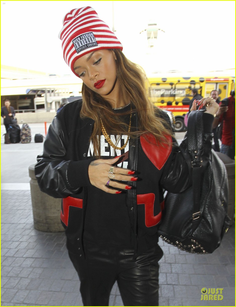 rihanna-river-island-fashion-show-streamed-on-facebook-tomorrow-02