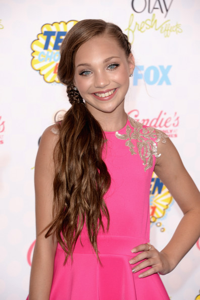 Maddie+Ziegler+Arrivals+Teen+Choice+Awards+nmotkBjYXLdl
