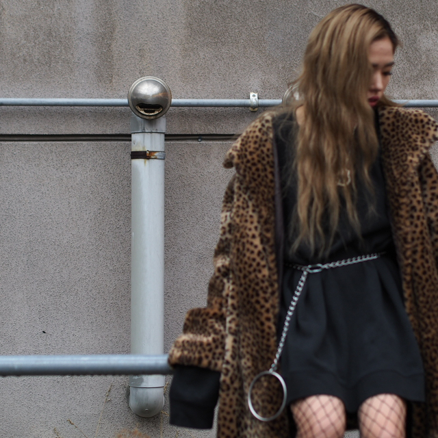 #OOTD：寒い季節に選びたい”フェイクファーコート✖︎編みタイツ”のスタイリング