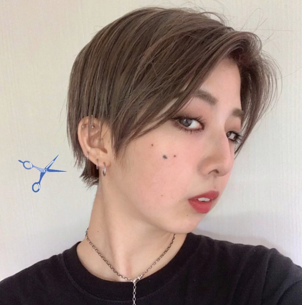 夏のショートヘア2パターン♡後ろのまるみを残す #ハンサムショート か、長さを揃えた重めのカットかで、雰囲気は大きく変わります。 #HAIRSTYLE