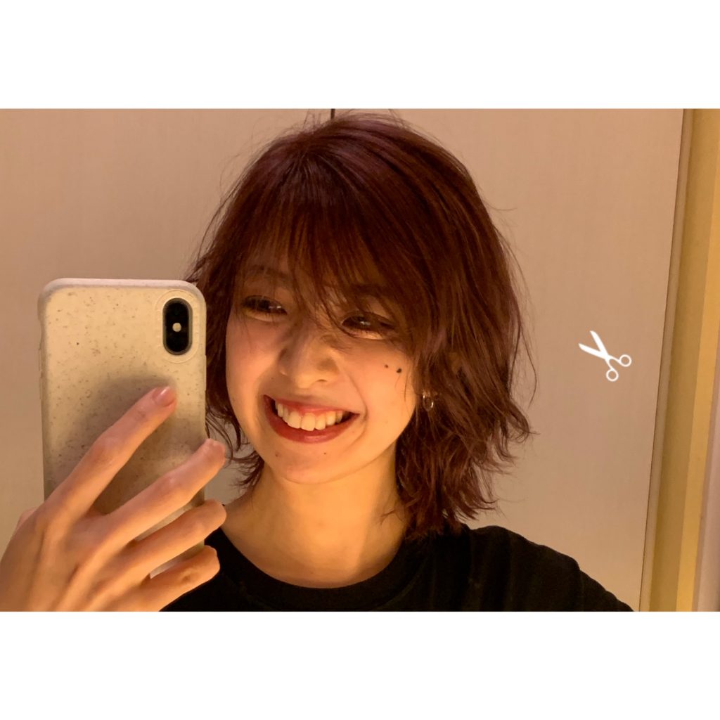 落ち着いた暗め #PINKHAIR × 薄め前髪にイメチェン♡ 秋冬コーデにも相性抜群です。 #NewHairNewMe