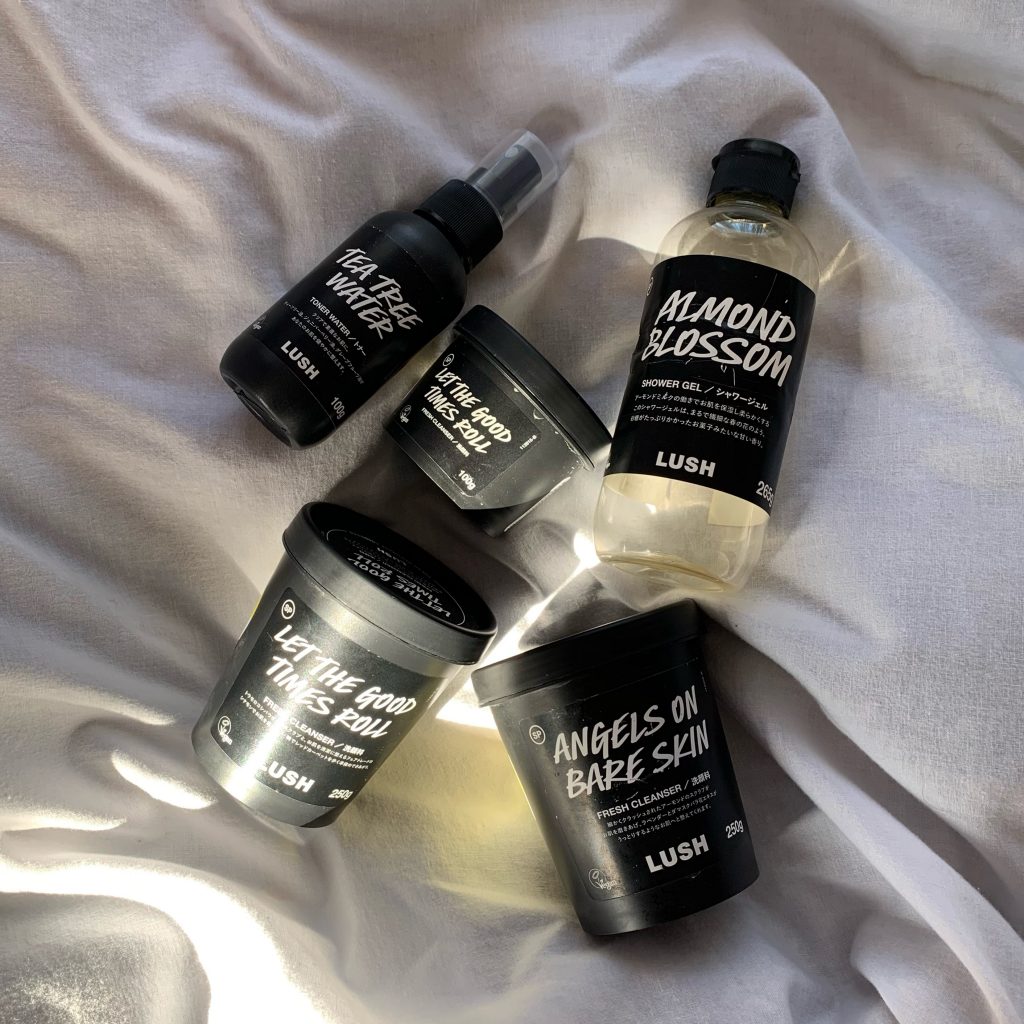 空になった容器を5つお店に持参すると、新品の #フェイスマスク 1つと交換できる #LUSH は最高！ #SKINCARE #サラバ肌荒れ