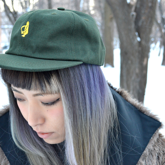 真っ白な雪に映えるボリュームたっぷりなフェイクファーをカジュアルに　#OOTD #fakefur