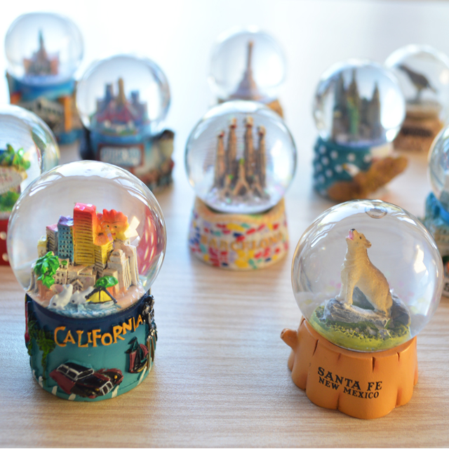 スノードームの魅力とは。小さな世界に閉じ込められた旅の思い出 #snowglobe #スノードーム