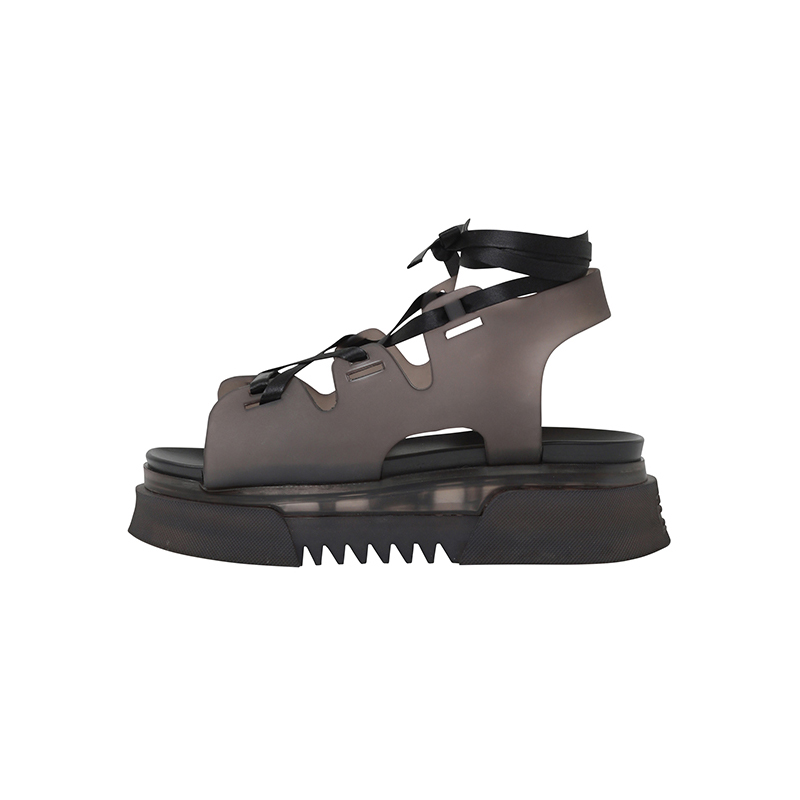 2wayで使えるサスティナブルなサンダルが今夏活躍しそう。 #beautifulpeople