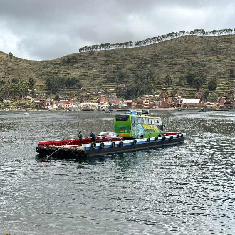 【南米国境越え】ボリビア・ラパスからペルー・プーノへ！チチカカ湖をボートで渡る体験記