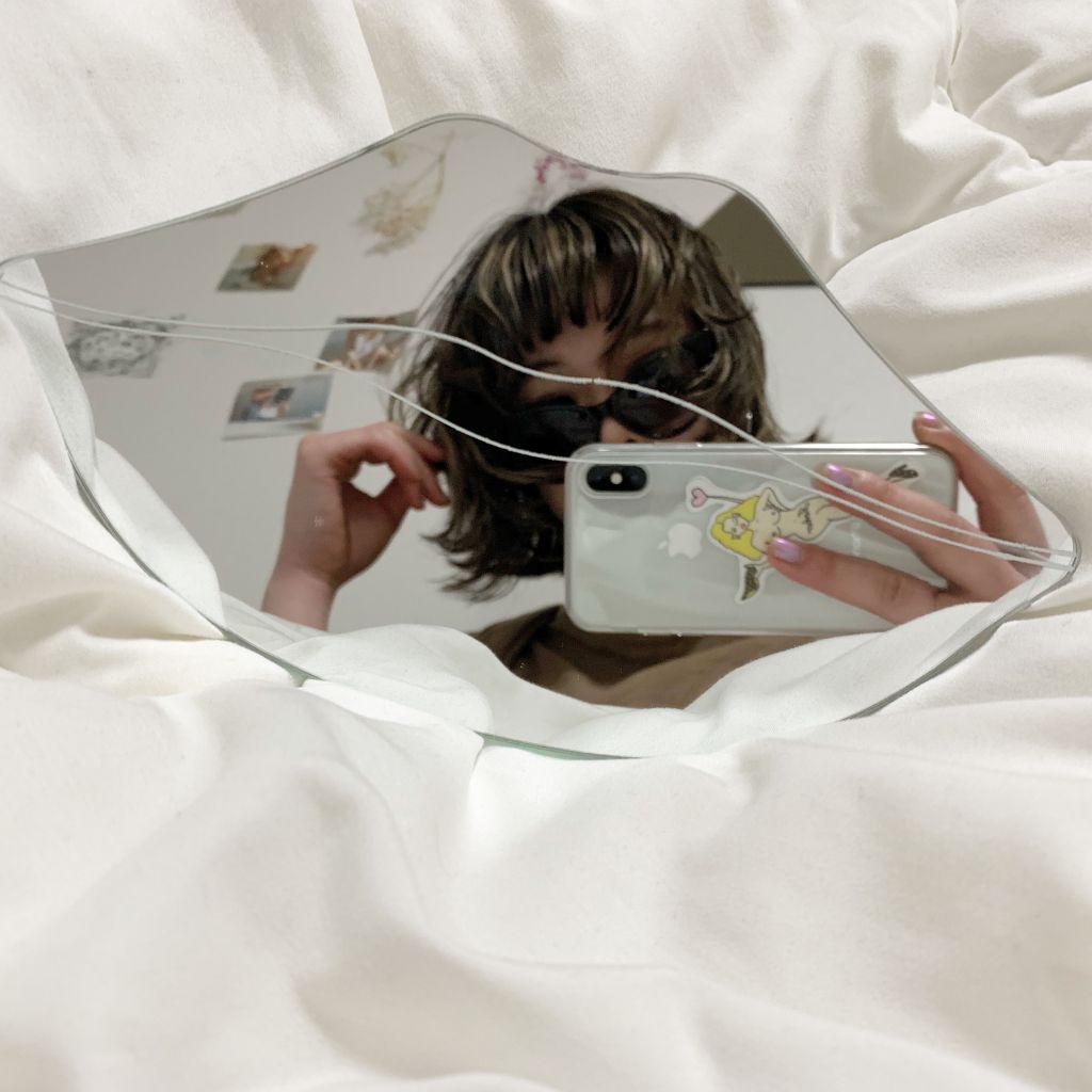 新生活！お洒落なリップ型の鏡でお洒落なお部屋作りしてみない？