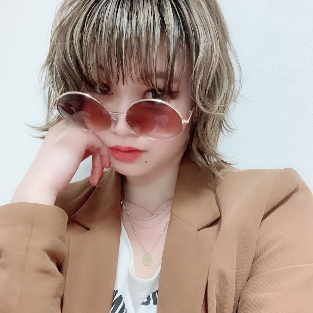 気分を変えたいなら巻き方によって見え方が変わるウルフヘアがおすすめ♡