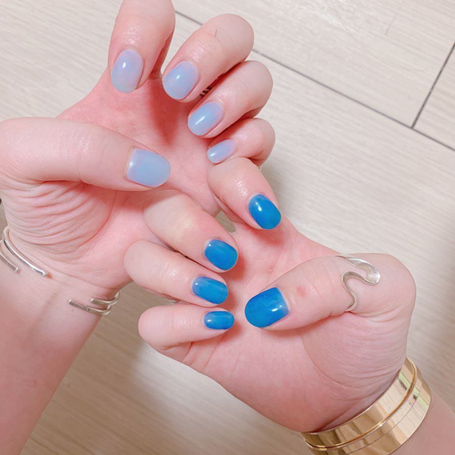 シンプルなサマーネイルに♡