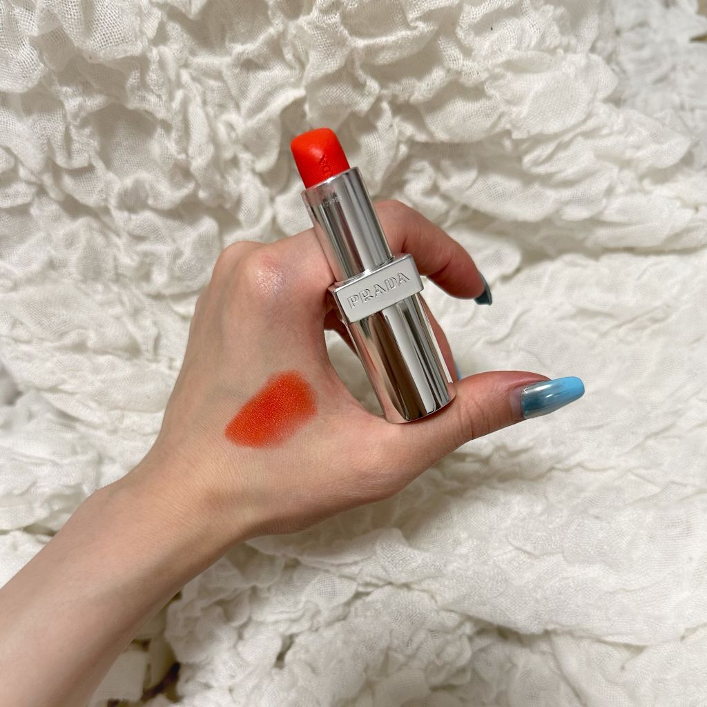 PRADAのオレンジリップが夏にぴったりでかわいい♡