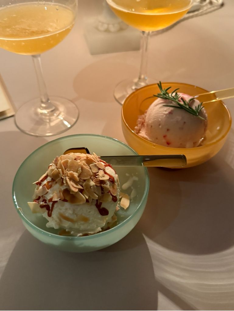 京都の雑居ビルの最上階で食べる夜アイス