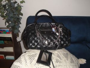 海外ギャルが大夢中のBalenciagaバックをデコってみた！