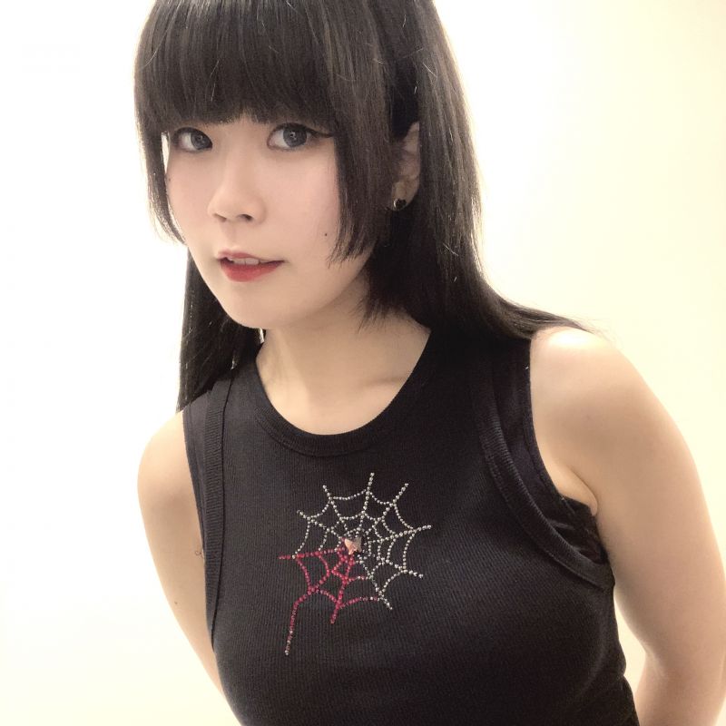 ラインストーンで自分だけの服にデコろう⭐︎必要なモノと作り方をご紹介！