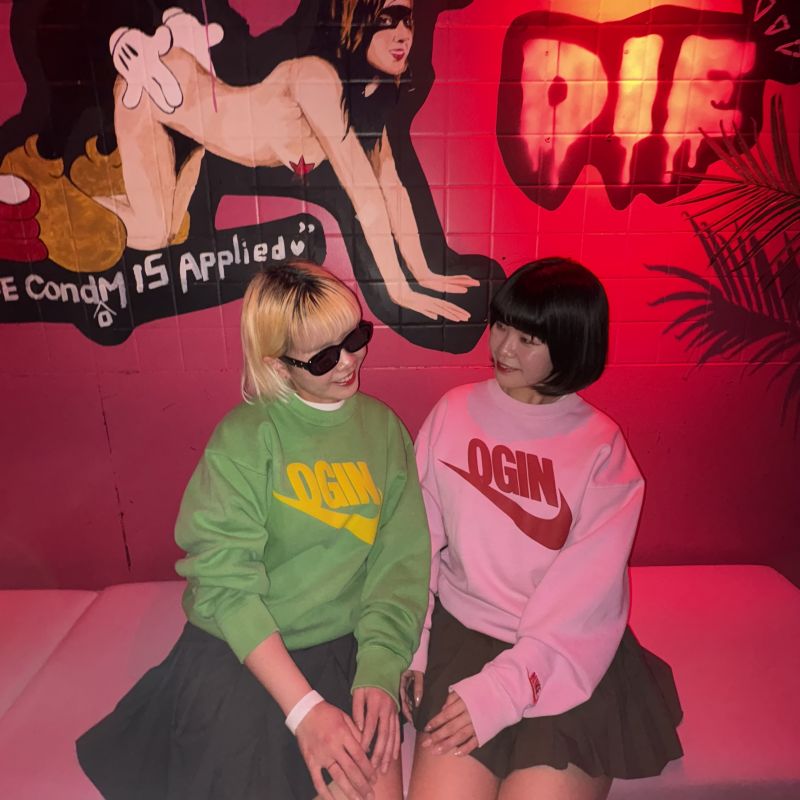 DJing with my twin sis👩🏻♡👩🏼