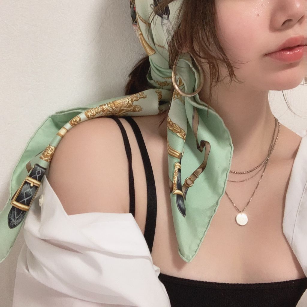 5分でできる、スカーフを使った夏のヘアアレンジをご紹介♡