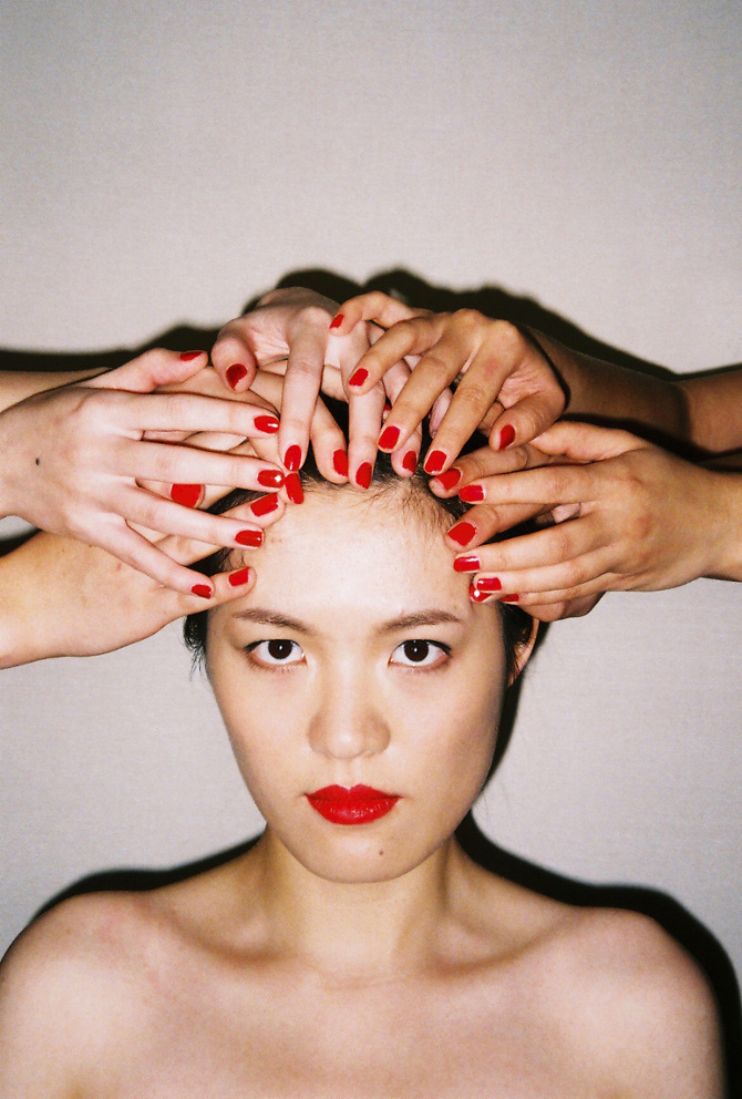 Tabooに挑み続ける中国のヌード写真家”Ren Hang”の魅力