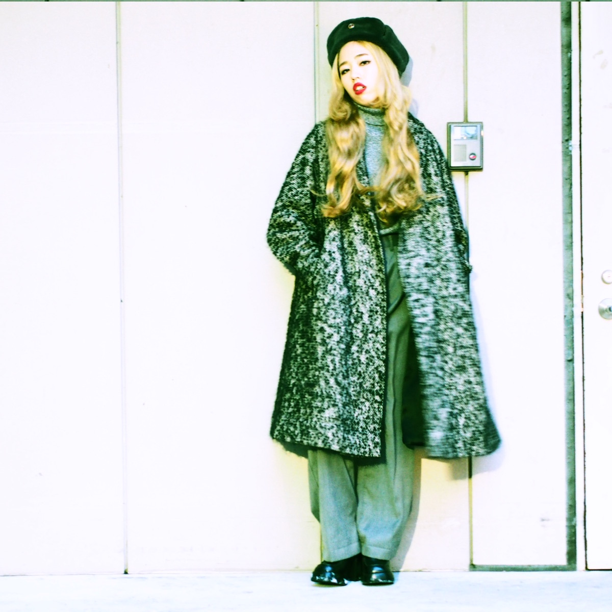 【#OOTD QUEEN】Vintageコートの着こなし術！シンプルにカッコよく着る着方は？