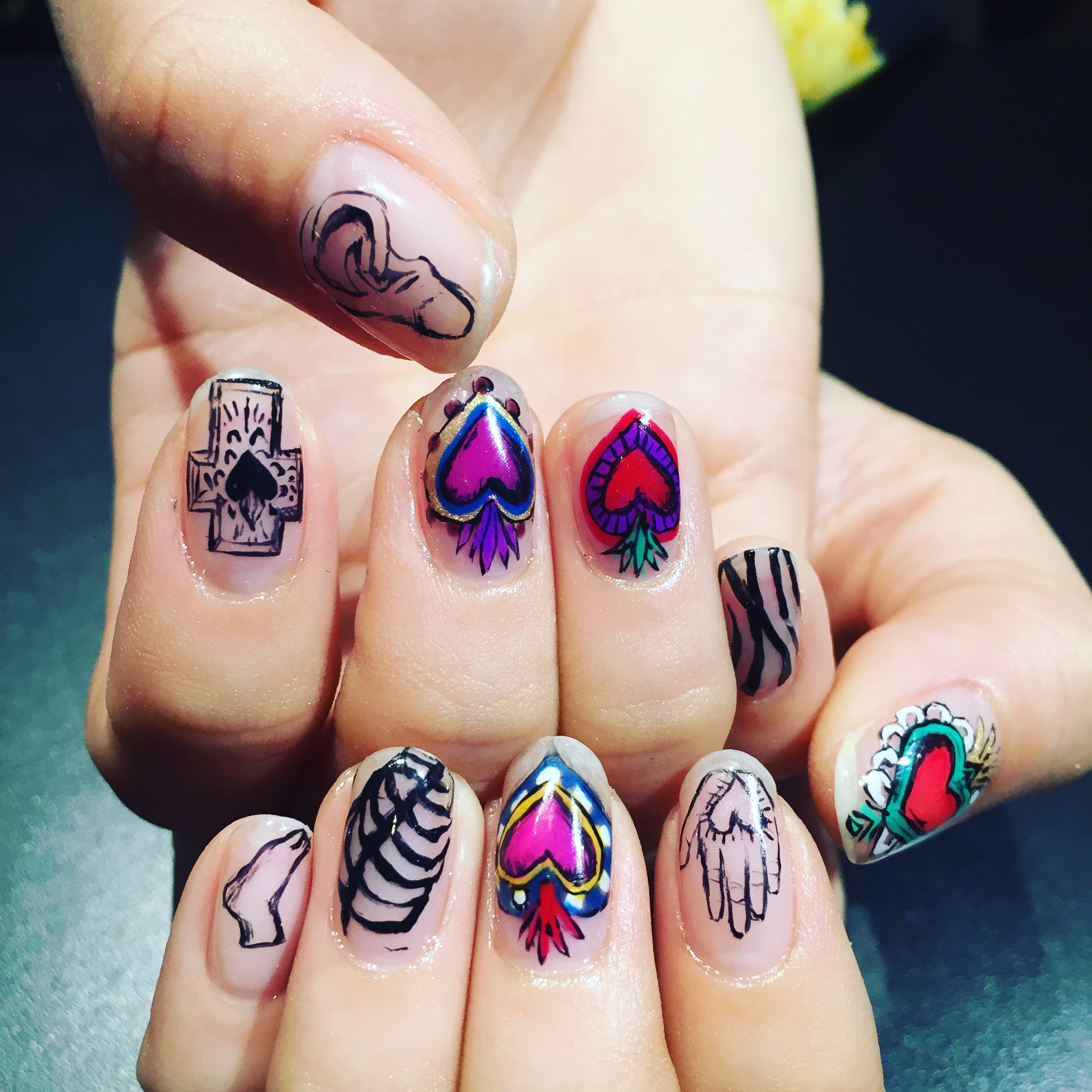 愛のシンボルをモチーフにした夏ネイル “Mexican nail” #nail #nailart