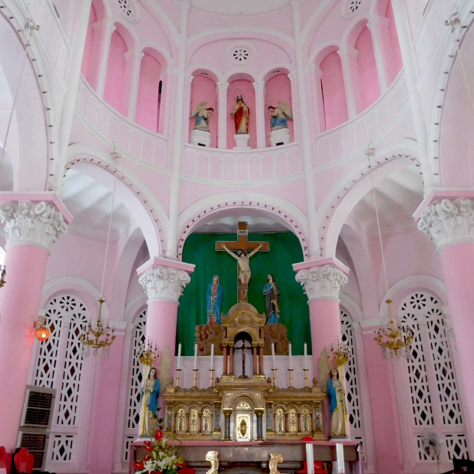ピンクとネオンの教会？？ベトナムのタンディン教会を紹介@ it_s_you_