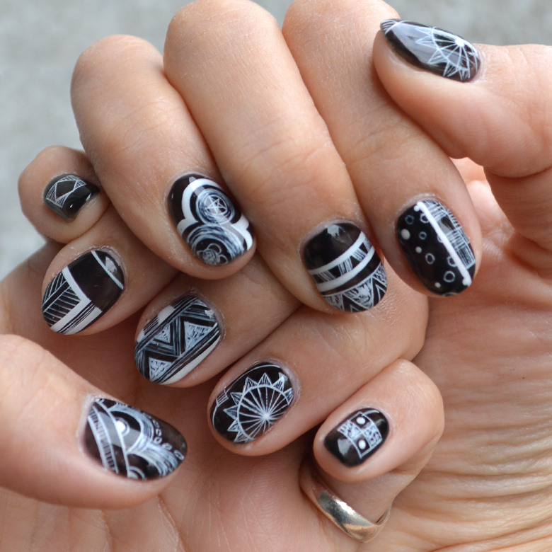 モダンな秋のブラックアートネイル #rivacouture #nailart