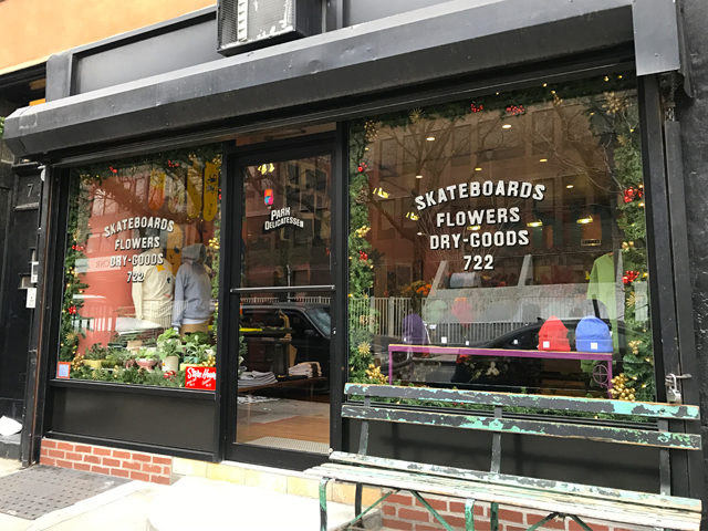 ブルックリンのフラワーとスケートボードがクロスしたショップpark Delicatessen Brooklyn Ny Skateboard Nylonブログ ファッション ビューティ カルチャー情報