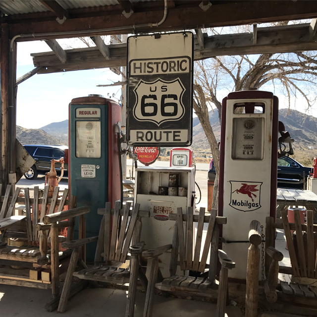 ハイウェイを通らずに旧国道で遠回りして時空の流れを感じてみない? #Route66 #Hackberry #ロードトリップ