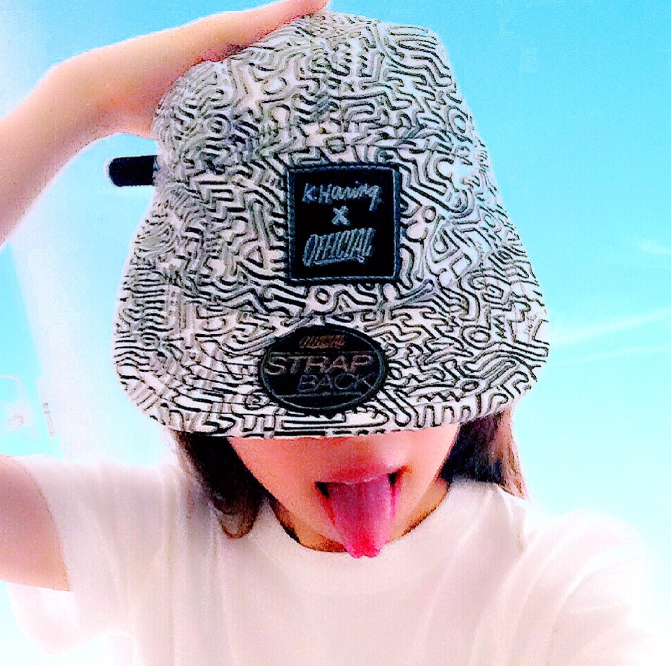 #KeithHaring と Californiaのキャップブランド #OFFICIAL がコラボした総柄 #STRAPBACK でインパクト大♥︎ #OOTD