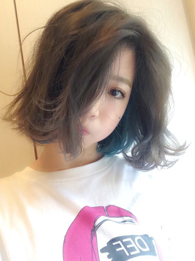 アッシュ系ヘアカラーやブリーチでツートーンにしてみたいコ必見！#無加工 の写真と共に徹底解説。