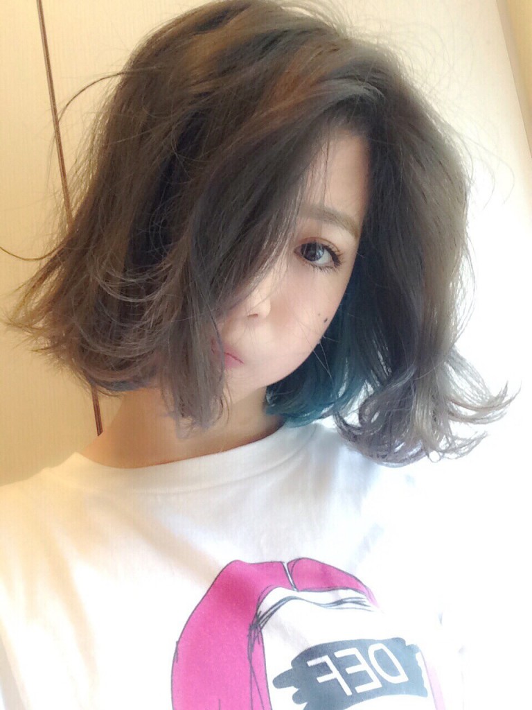 アッシュ系ヘアカラーやブリーチでツートーンにしてみたいコ必見！#無加工 の写真と共に徹底解説。