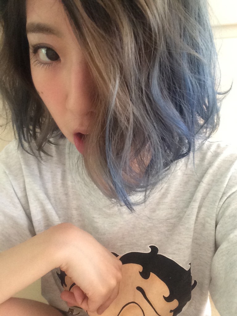 毎度恒例の髪色の変化レポート、今回も #無加工 の写真でお送りします♡ ー #BLUEHAIR 編ー