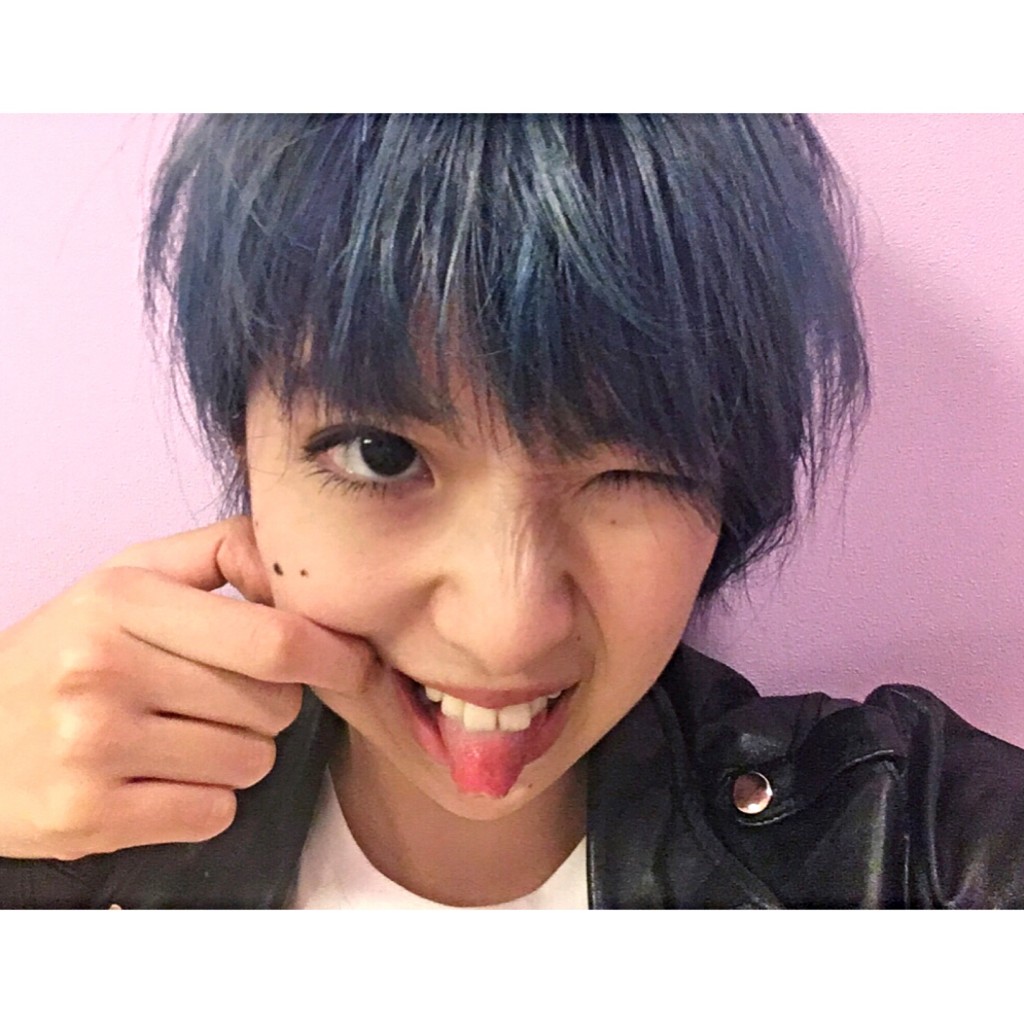 秋のイメチェン！２つのBLUEのツートーンカラー × ショートヘア × バッサリ前髪をカット♡ #dyehair #hairstyle