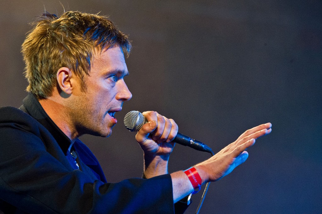 1200px-Damon_Albarn_-_Gorillaz_-_Roskilde_Festival_2010