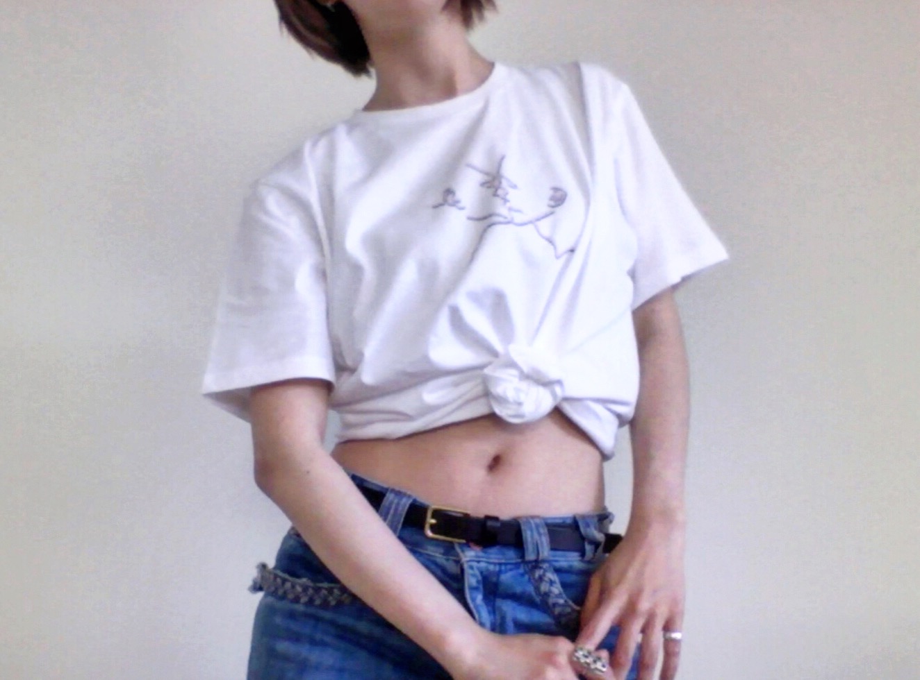 Denim 白t のカジュアルコーデを Date などで女性らしく着たい時のポイント Ootd Nylonブログ ファッション ビューティ カルチャー情報