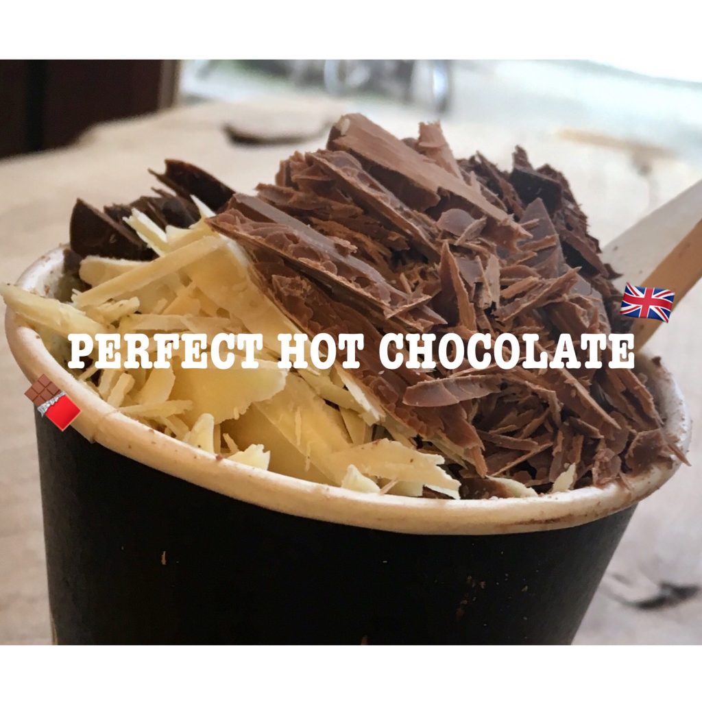 さすが専門店。チョコレートの塊を目の前でザクザクCUTして入れてくれる最強の #HOTCHOCOLATE が飲めるお店♡ #LONDON