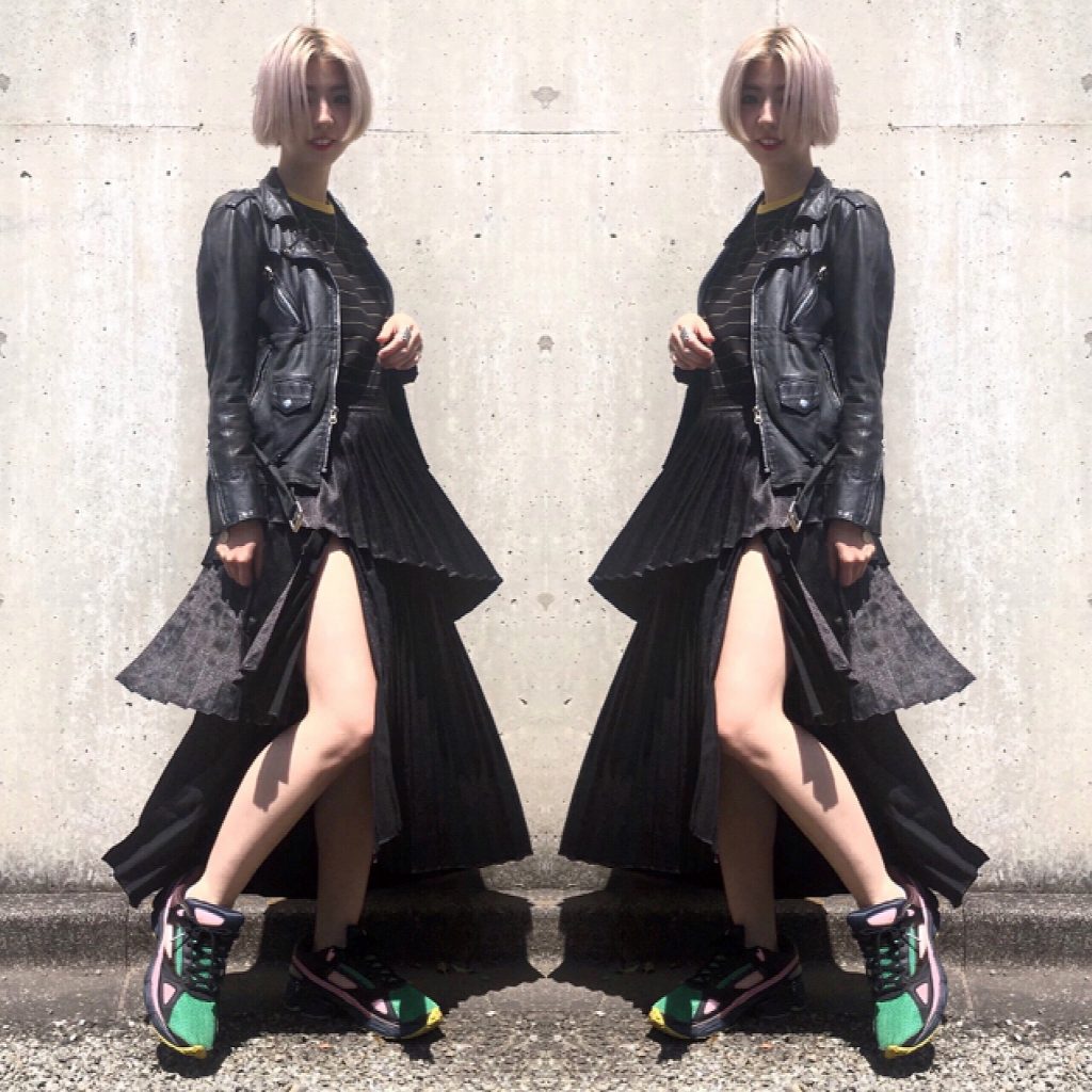 LONDON発のitブランド #SisterJane に注目。大胆なスリット×プリーツロングスカート、どう着る？♡ #OOTD4NYLONJP