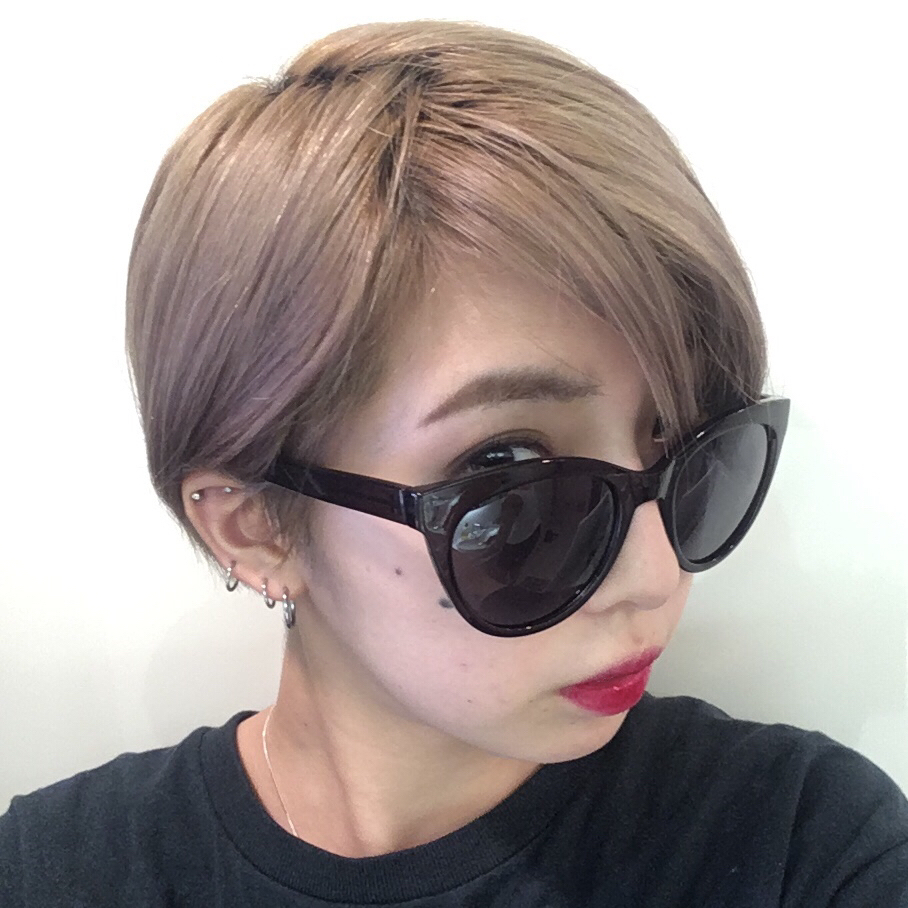 カジュアルでルーズなコーデが増えがちな今の季節にオススメな #サングラス の型は…ズバリ #CATEYE です♡ #FASHION