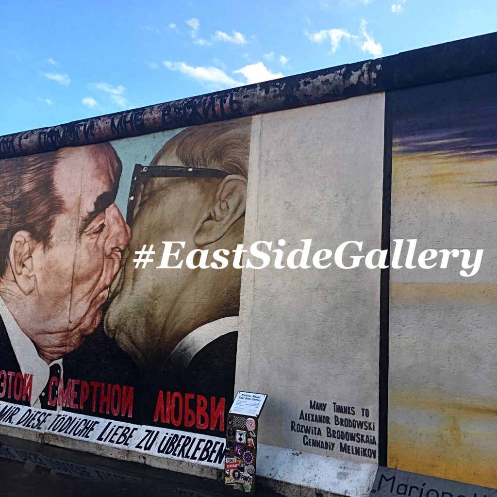 「 #BERLIN の壁」の現在の姿は、メッセージが突き刺さる #1km超え の超クールな #ART スポット！ #GERMANY #EASTSIDEGALLERY