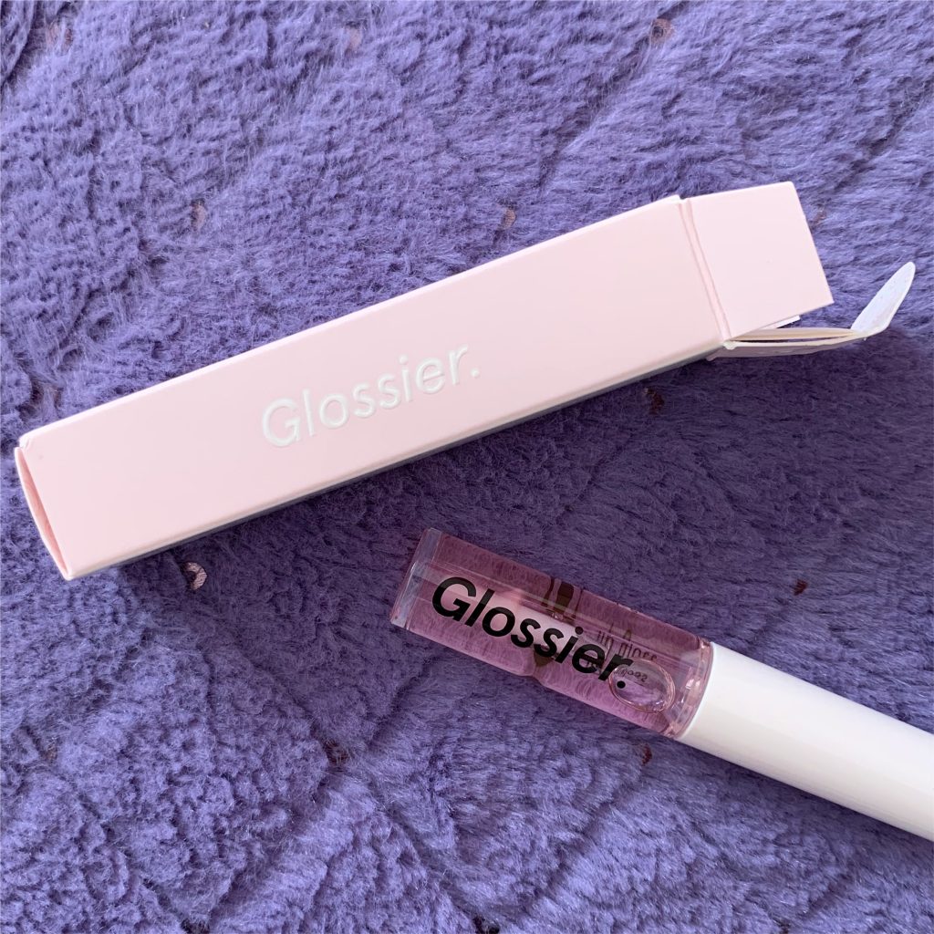 #Glossier のコスメ、実際の使い心地は？口紅のベースにも、デイリーに使える #LIPGROSS としても重宝なオススメリップ。