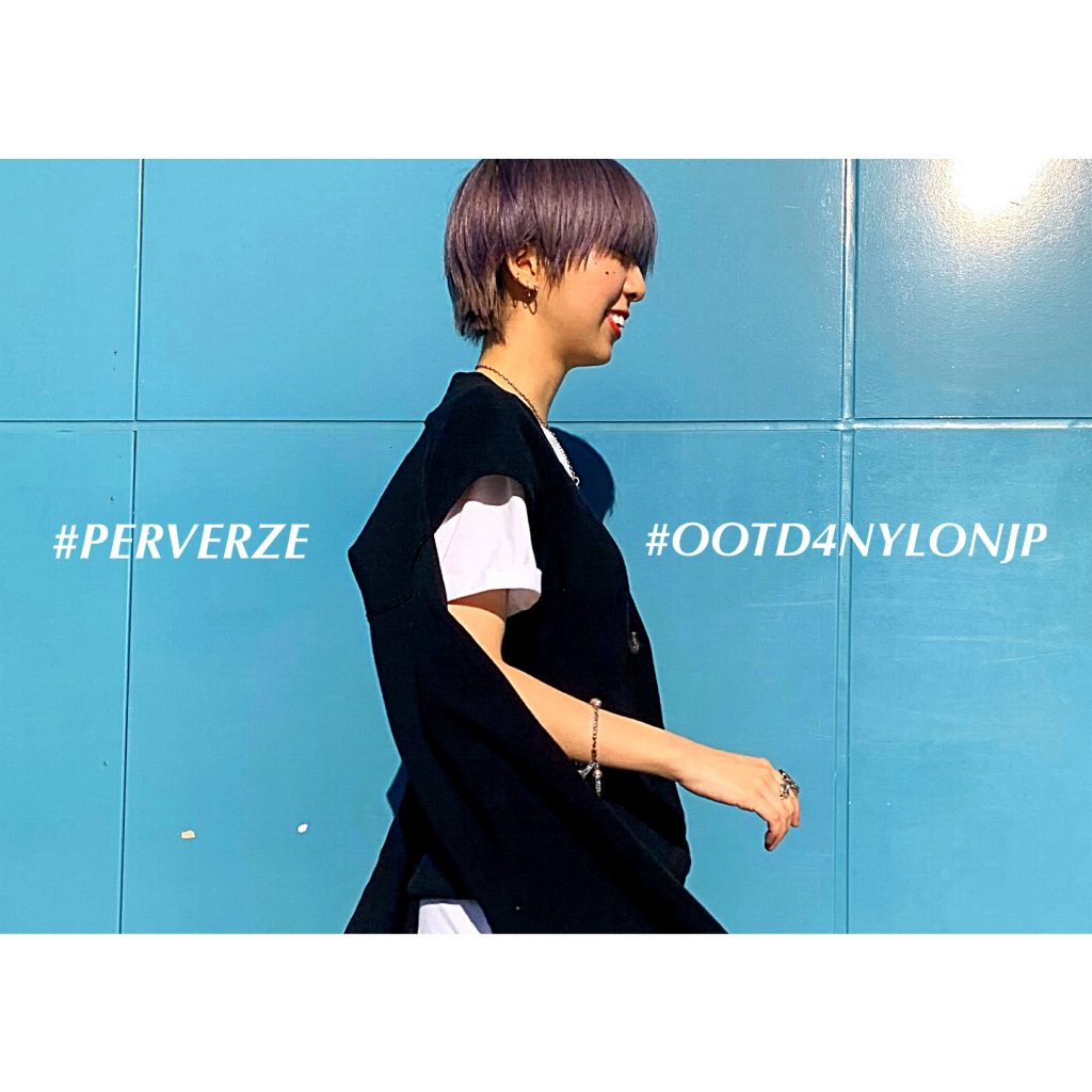 モードでグランジな雰囲気をつくれる驚きの2-WAY #黒カーデ で、冬のLIVE/フェスコーデ！ #OOTD4NYLONJP #PERVERSE