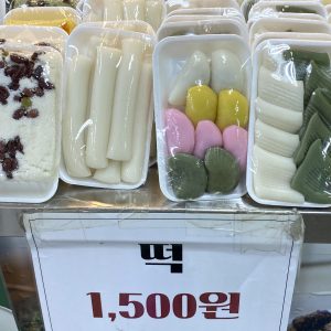 【韓国】地下鉄で売ってる떡(トック)が安くて美味しすぎる！#韓国旅行 #韓国料理