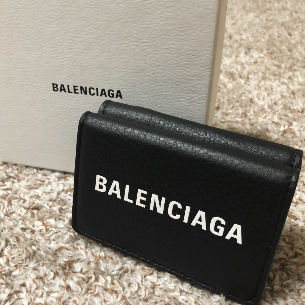 #ロゴ 人気継続中‼️#三つ折り #財布 は #バレンシアガ に決定❤️#BALENCIAGA