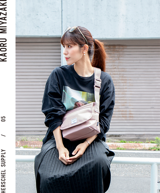 Herschel グレー フラップ付き　リュック カナダ発Herschel Supply新作バッグのファッションSNAP - NYLON