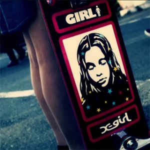 X-girl×GIRL-skateboardsのコラボアイテムが到着！