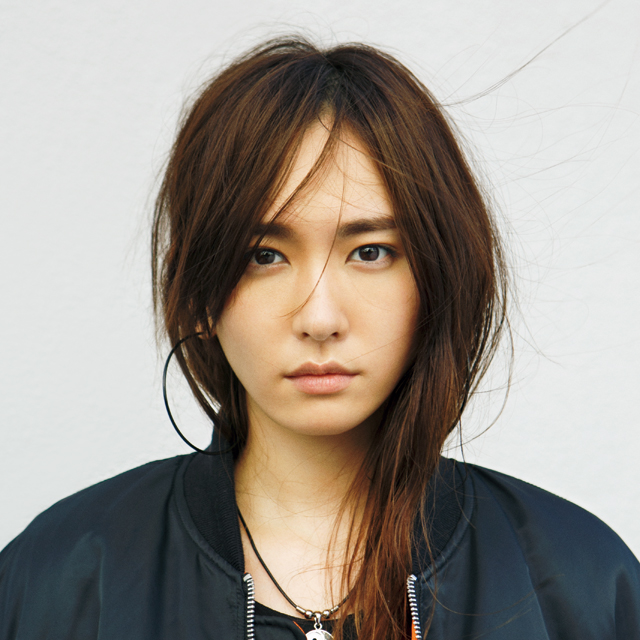 TV] 新垣結衣、最高の秋ファッションとの巡り合い - NYLON JAPAN