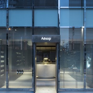 "東京"にインスパイアされた店舗デザイン Aesop南青山店がオープン