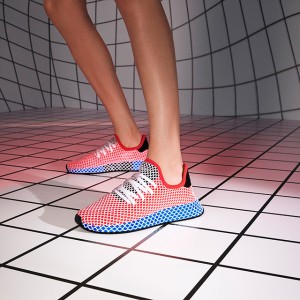 アディダス オリジナルスより先鋭的なデザインと快適性を備えた新モデル DEERUPTが登場